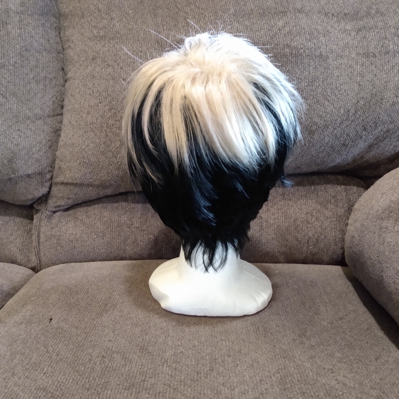 Wig - Picture 3 of 3